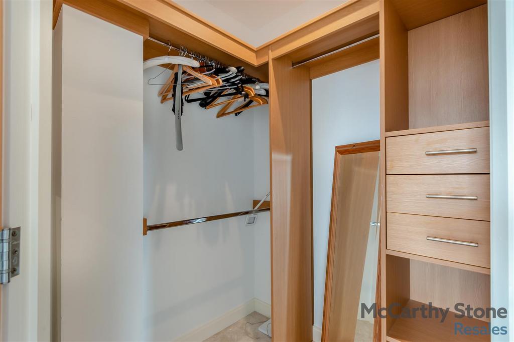 8666852-interior18.jpg