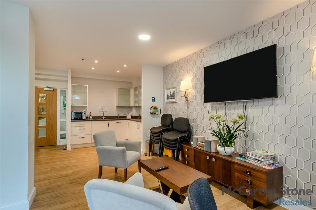 8666852-interior25.jpg
