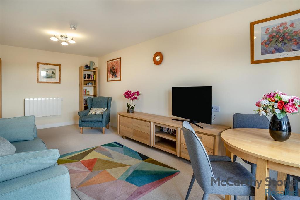 8668502-interior16.jpg