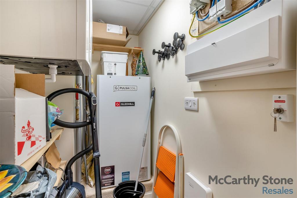 8668502-interior13.jpg