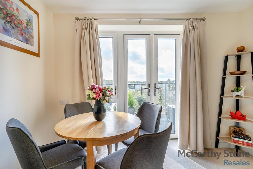8668502-interior17.jpg