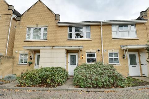 2 bedroom semi-detached house to rent, Cromwell Close, Bromley BR2