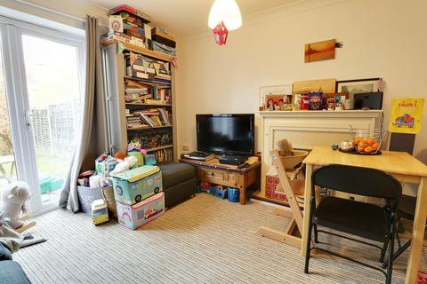 2 bedroom semi-detached house to rent, Cromwell Close, Bromley BR2