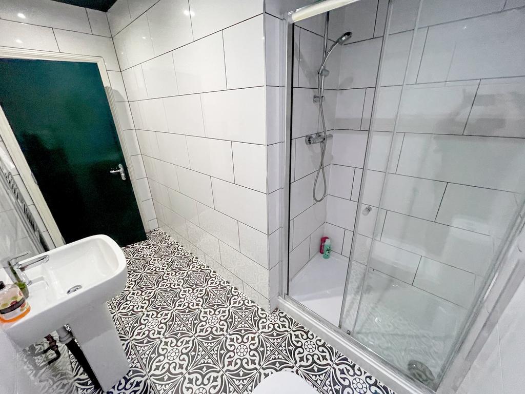 4 Esher Road3