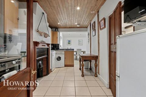 2 bedroom semi-detached house for sale, King Street, Winterton-on-Sea