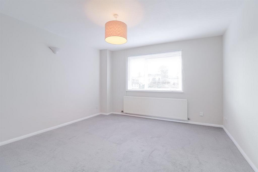 2-bed-flat-cheltenham (4).jpg