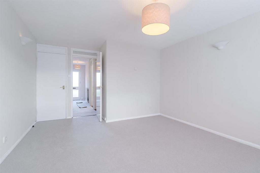 2-bed-flat-cheltenham (5).jpg