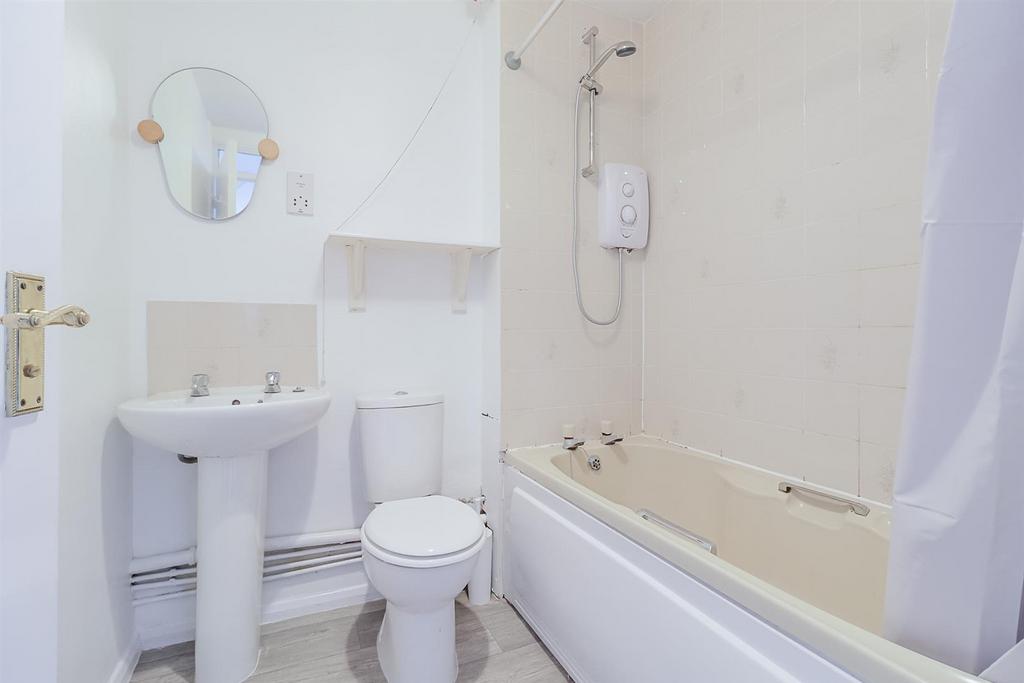 2-bed-flat-cheltenham (6).jpg