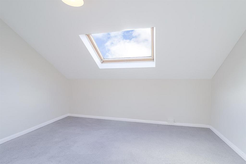 2-bed-flat-cheltenham (1).jpg