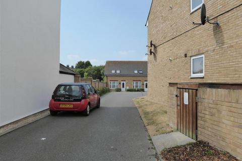 2 bedroom flat to rent, High Street, Ramsgate CT11