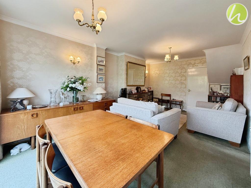 Living Room/ Dining