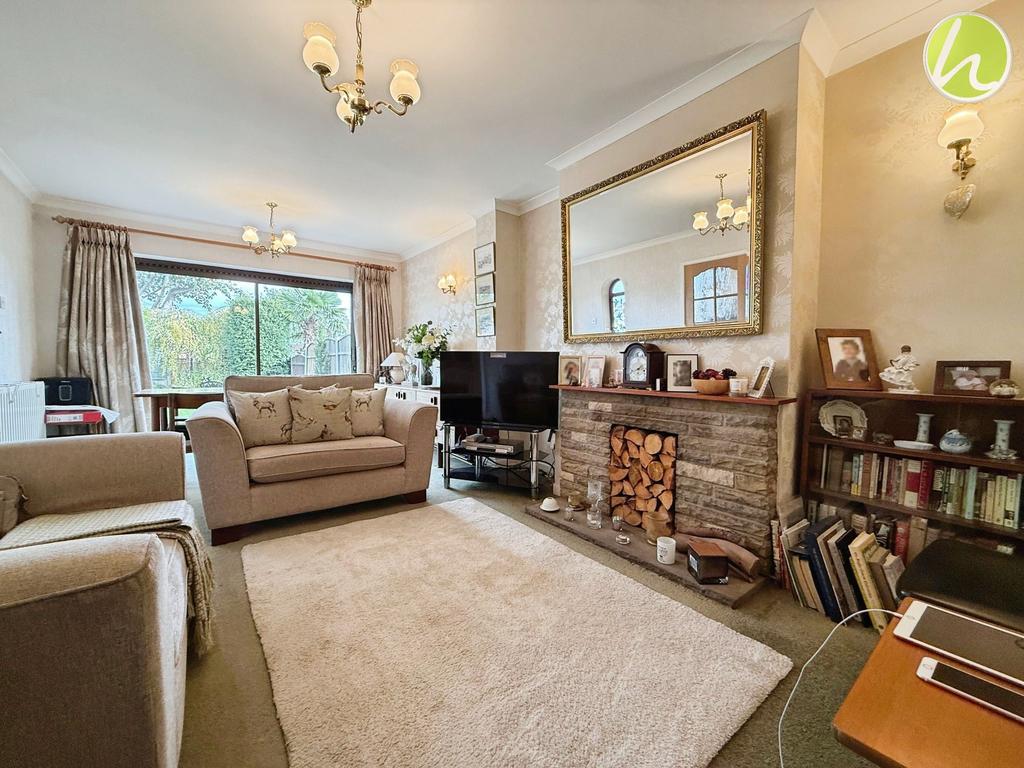 Living Room/ Dining