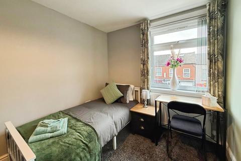 1 bedroom in a house share to rent, Liverpool Road, Eccles, Manchester, Greater Manchester, M30
