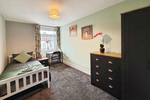 1 bedroom in a house share to rent, Liverpool Road, Eccles, Manchester, Greater Manchester, M30