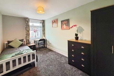 1 bedroom in a house share to rent, Liverpool Road, Eccles, Manchester, Greater Manchester, M30