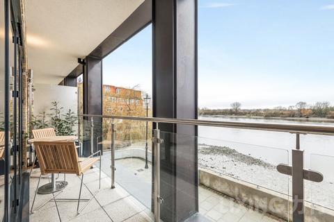 3 bedroom terraced house for sale, Rainville Road, Fulham, W6 9UF