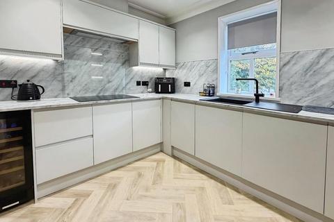 2 bedroom apartment to rent, Chaseley Road, Salford
