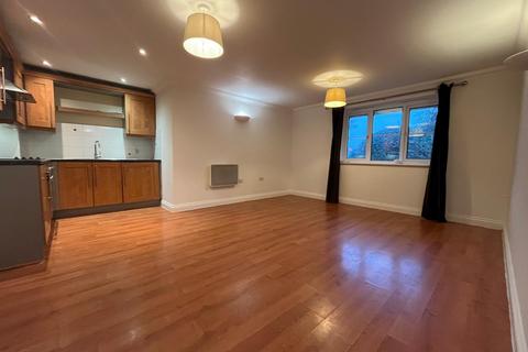 2 bedroom flat to rent, Vicarage Court, Shrub End Road, Colchester CO3