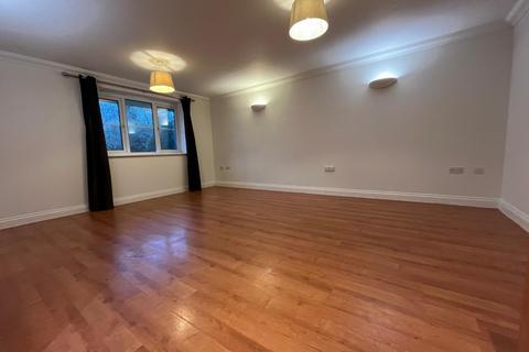 2 bedroom flat to rent, Vicarage Court, Shrub End Road, Colchester CO3