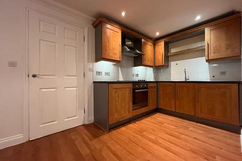 2 bedroom flat to rent, Vicarage Court, Shrub End Road, Colchester CO3