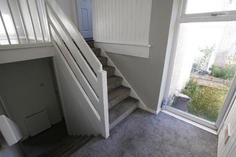 2 bedroom terraced house to rent, Pine Grove, Glasgow G67