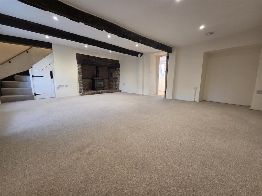 Sitting/dining room