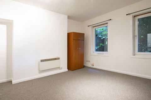 Studio to rent, 0097L West Pilton Park, Edinburgh, EH4 4EE