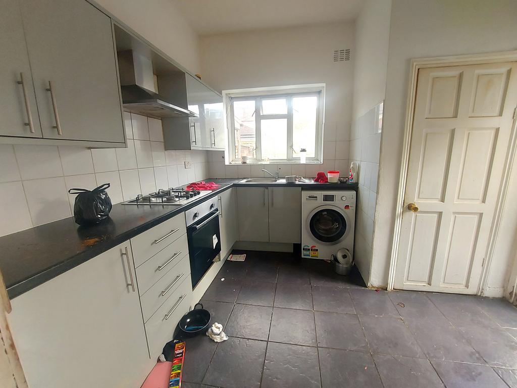 5 bed semi-detached house to rent Audley Gardens,