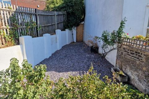 3 bedroom flat to rent, Pevensey Road, BRIGHTON BN2