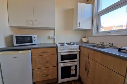 3 bedroom flat to rent, Pevensey Road, BRIGHTON BN2