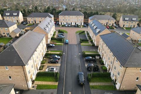 4 bedroom terraced house for sale, Conisbrough Grove, Garforth, Leeds