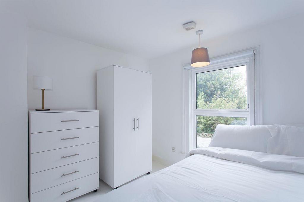 Malvern road bedroom 2 shot 1.jpeg