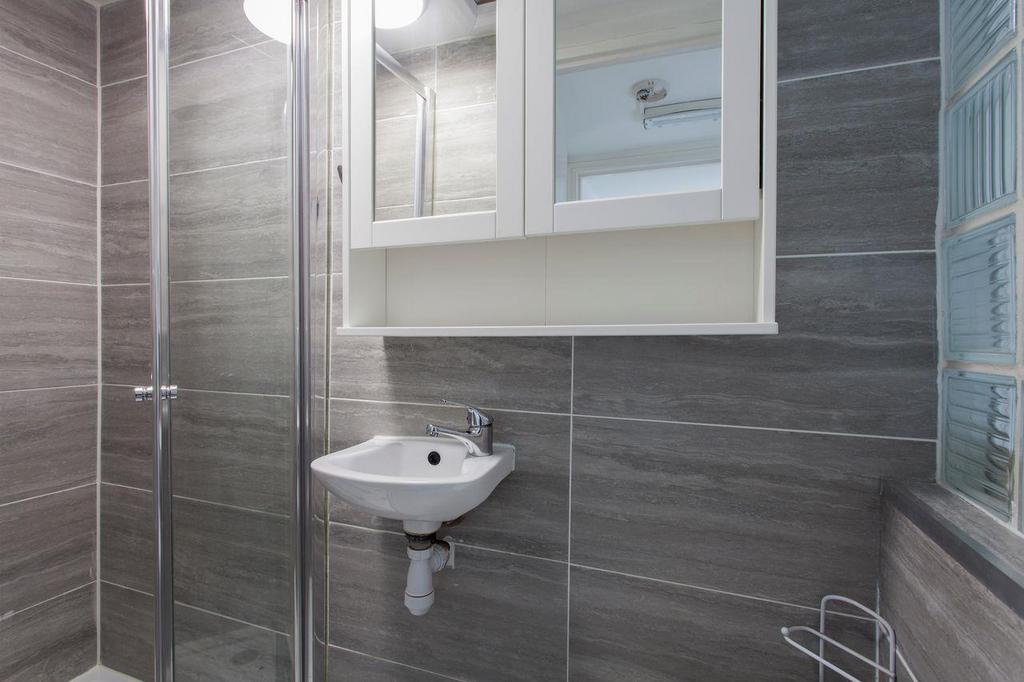 Malvern road bathroom shot 1.jpeg