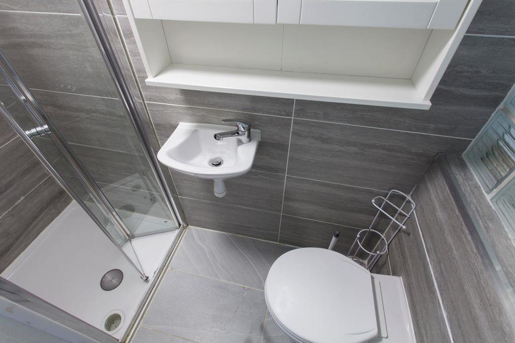 Malvern road bathroom shot 2.jpeg