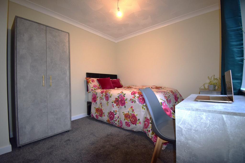 Bedroom 1.JPG