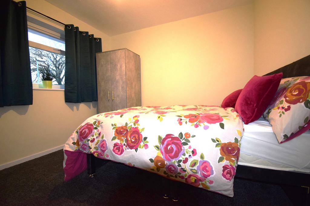 Bed 4.JPG
