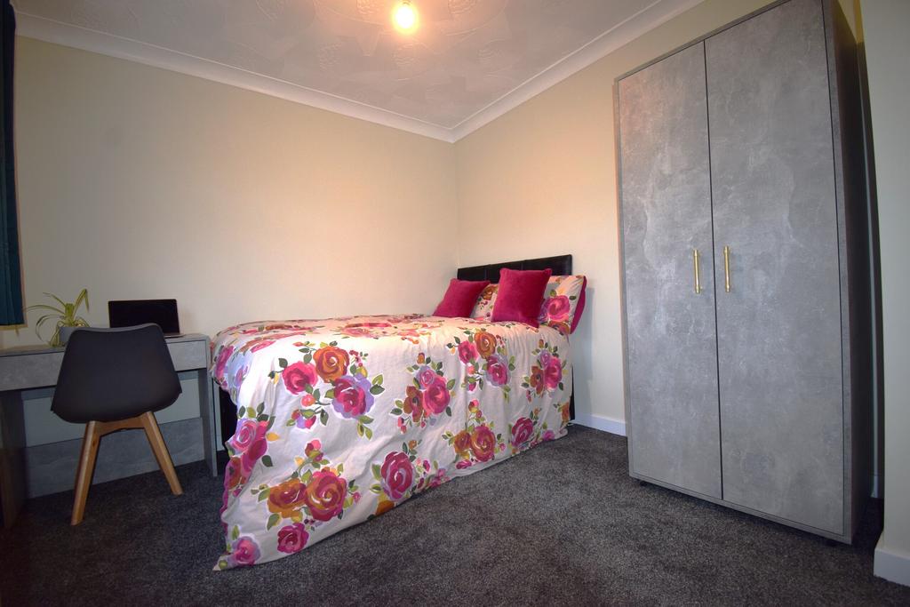 Bedroom 2.JPG