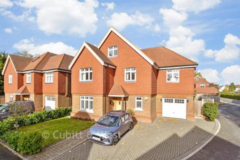 5 bedroom detached house for sale, Astor Gardens, Horley RH6
