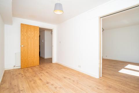 2 bedroom flat to rent, East Pilton Farm Rigg, Fettes EH5