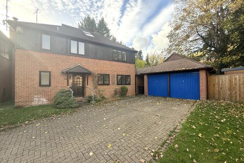 5 bedroom detached house to rent, Hazel Gardens, Oxfordshire RG4