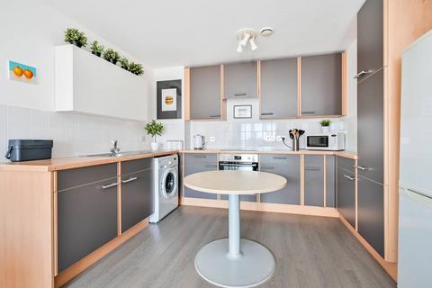 2 bedroom flat for sale, Constitution Hill, Woking, GU22