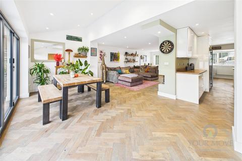 undefined, The Lawns, Northamptonshire NN18