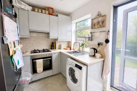 2 bedroom maisonette for sale, Sibthorpe Road, London, SE12