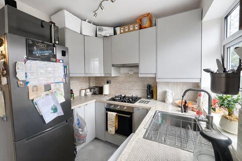 2 bedroom maisonette for sale, Sibthorpe Road, London, SE12