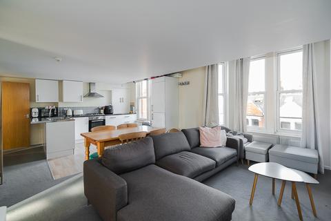 2 bedroom apartment to rent, Penhurst Mansions Rostrevor Road