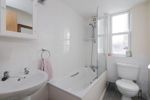 2 bedroom apartment to rent, Penhurst Mansions Rostrevor Road