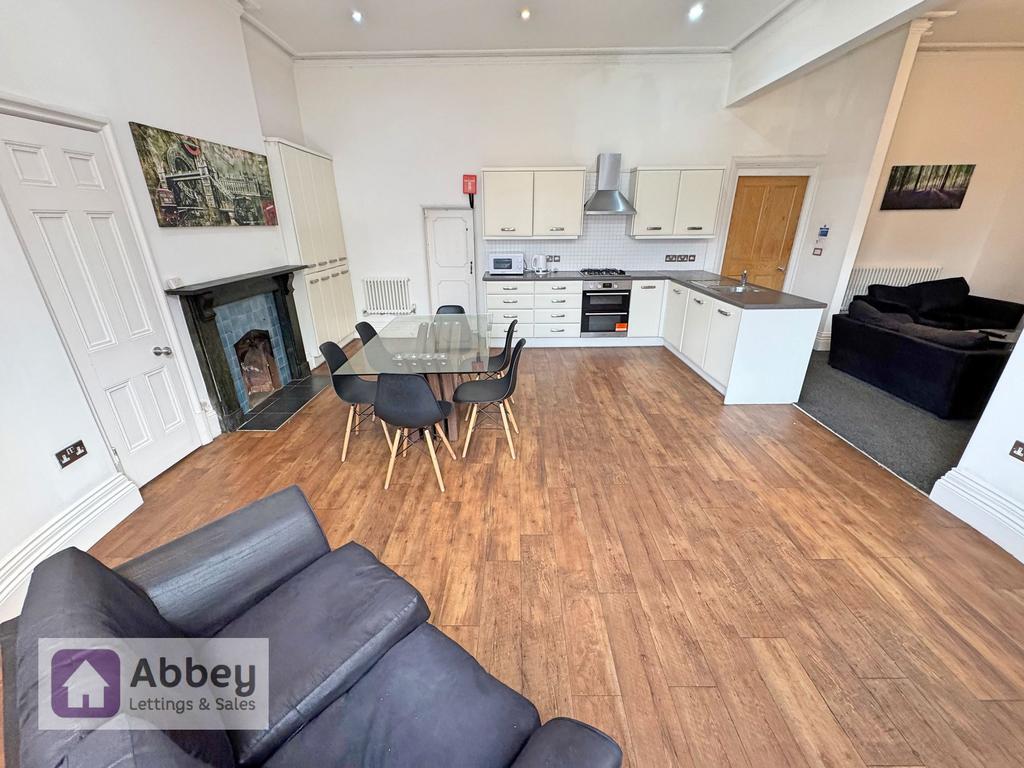Communal Kitchen/Dining Area