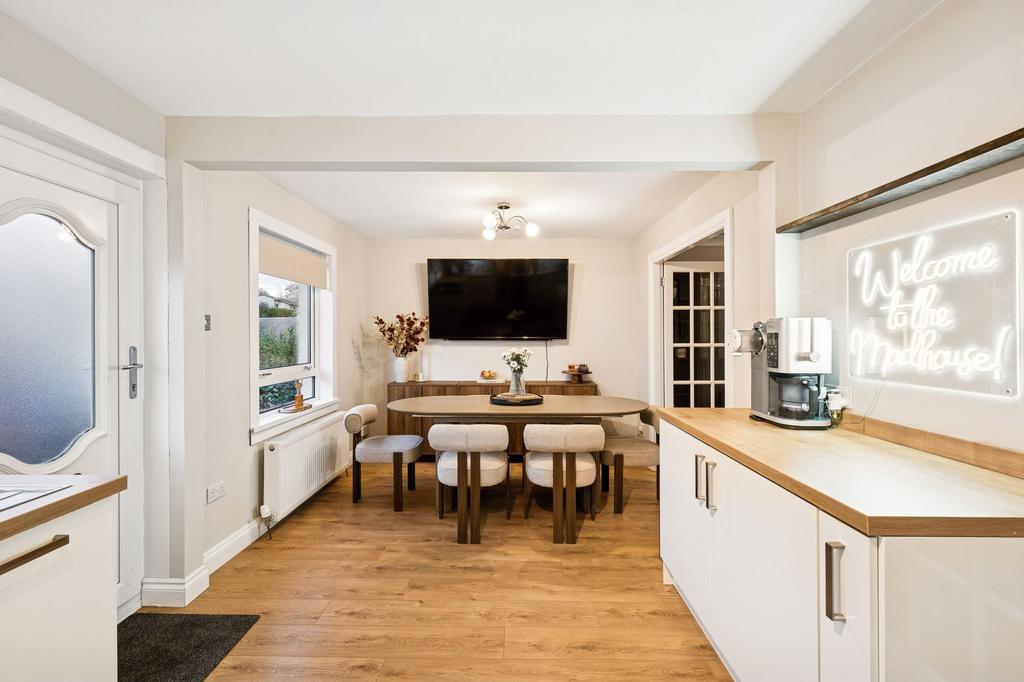 Kitchen/Dining Area