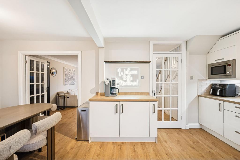 Kitchen/Dining Area