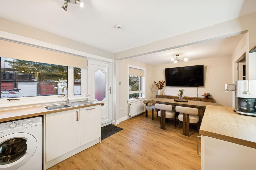 Kitchen/Dining Area
